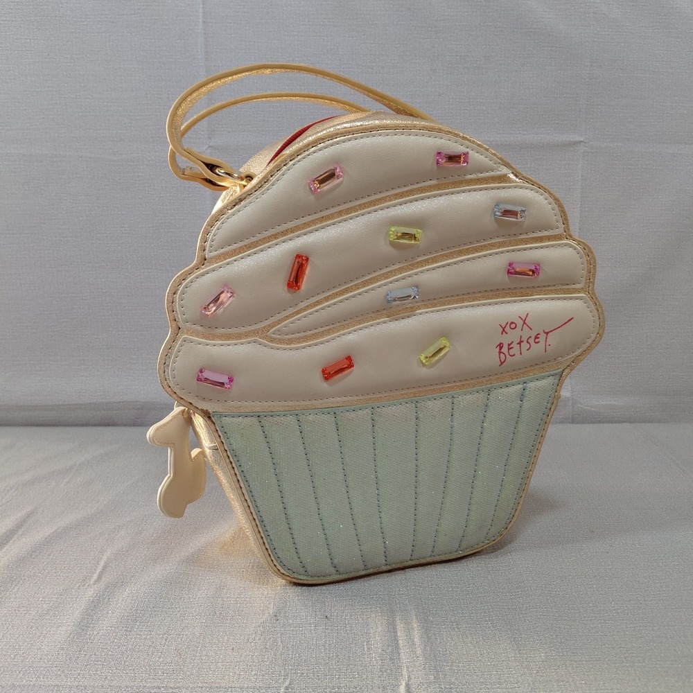XOX Betsey Johnson Cupcake Insulated Lunch Tote Bag Cherry Charm Shoulder Strap